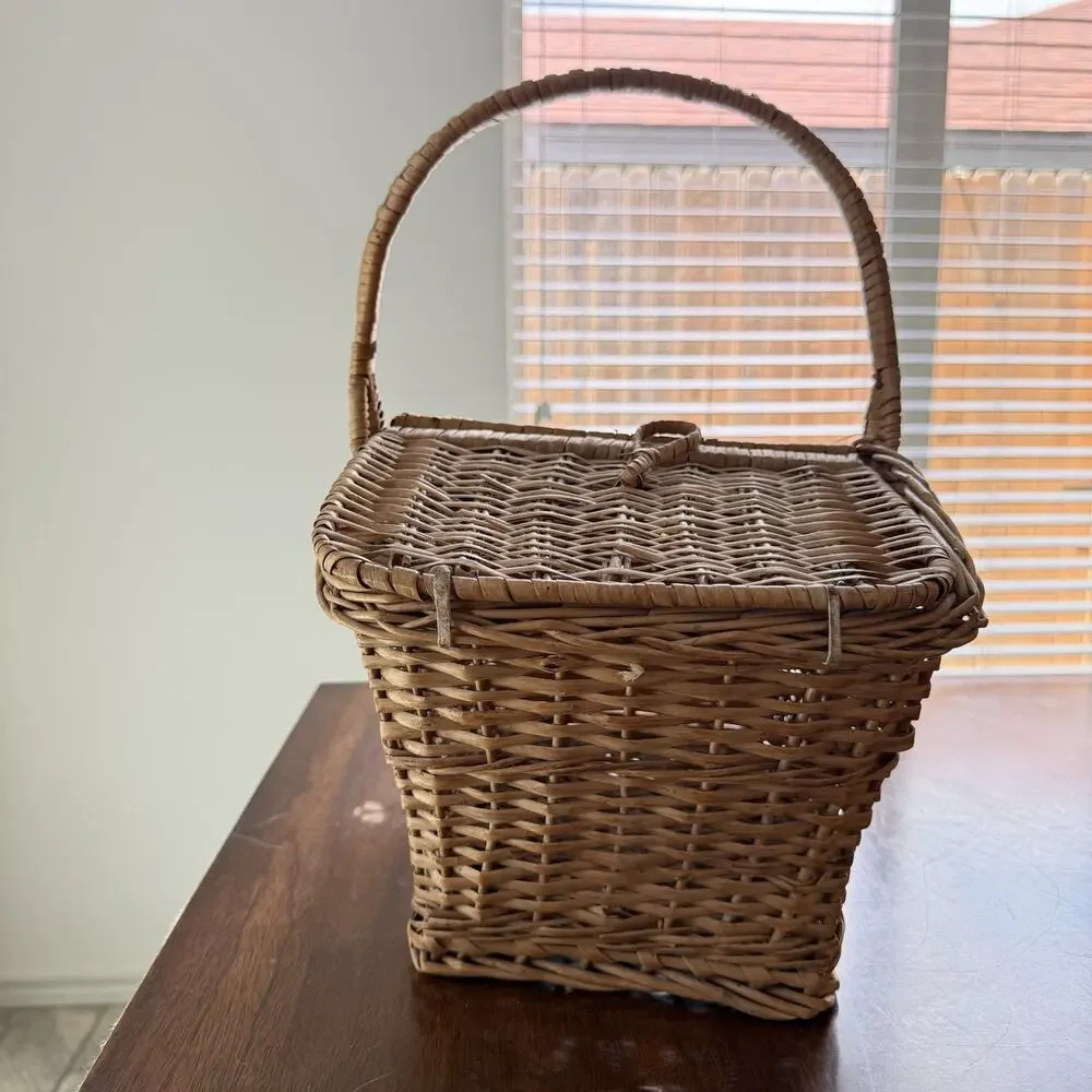 Vintage Wicker Picnic Basket Double Hinged Lid Single Handle Storage 16”